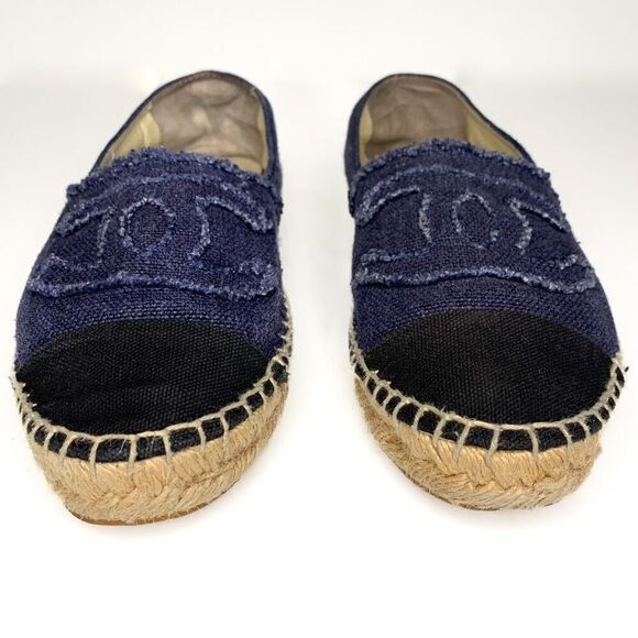 Chanel Denim CC Espadrille EU 37 US 6-6.5 Blue Jean Slip On Cap Toe Flat Slip On - Picture 2 of 11